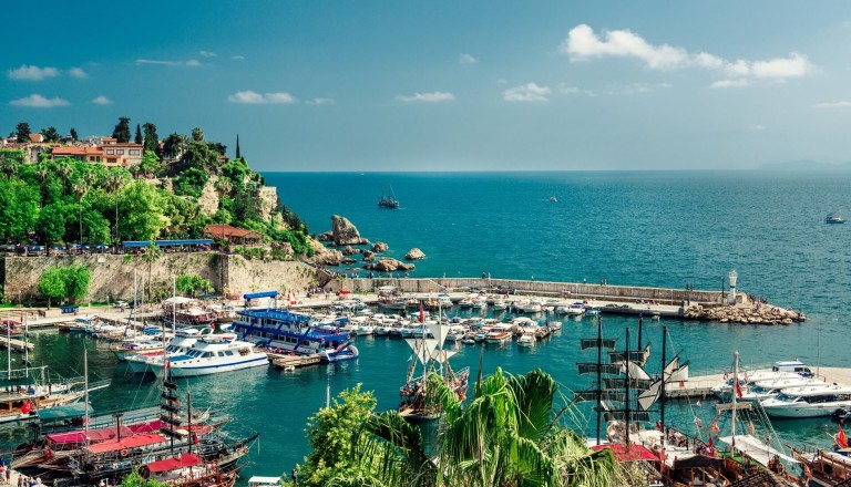 Staedtereisen Antalya Hafen