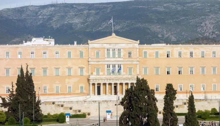 Das griechische Parlament am Syntagma Platz in Athen