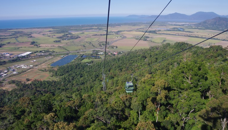 Am Fuß der Skyrail liegt der Tjapukai Aboriginal Cultural Park. Cairns