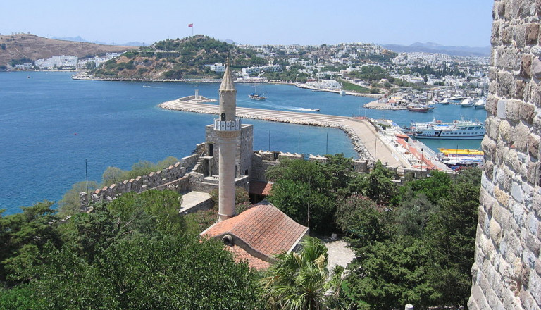 Geschichte und Glamour vereint in und auf der türkischen Stadt und Halbinsel Bodrum.