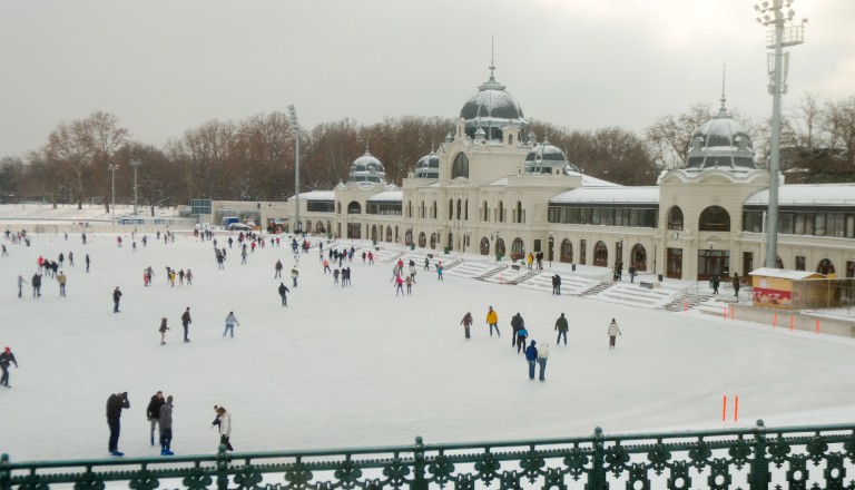 Sport in Budapest. Eislaufen.