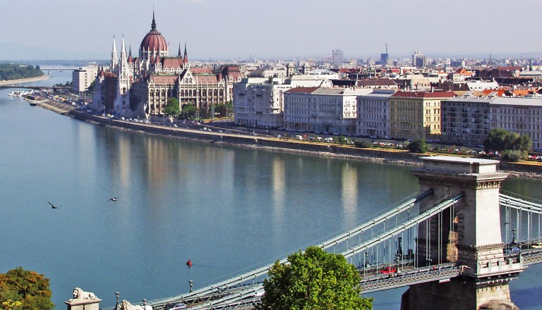 Der Stadteil Pest auf der gegenüber von Buda. Städtereisen Budapest
