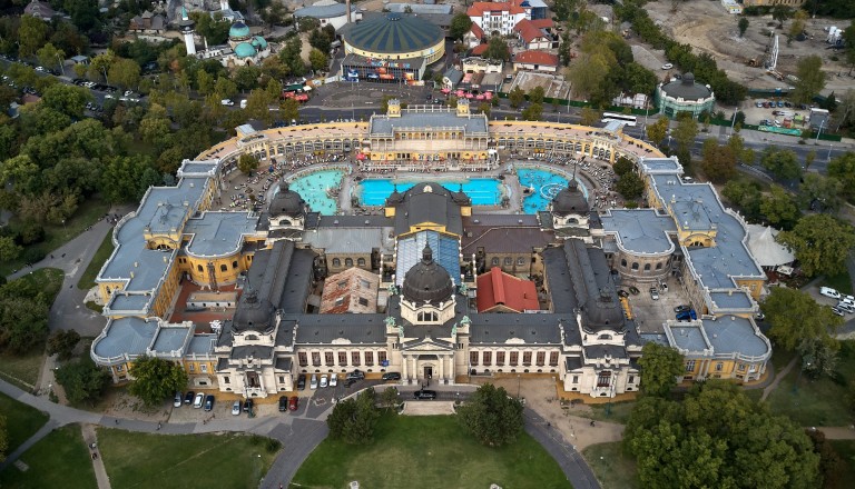 Das Szechenyi Thermalbad in Budapest. 