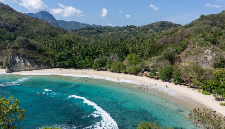 Der Koka Beach in Nusa Tanggara / Indonesien! Last Minute