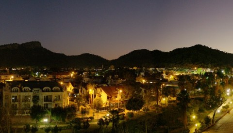 Kemer bei Nacht