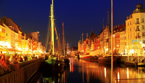 Auch bei Nacht bietet Kopenhagen viele Reize.