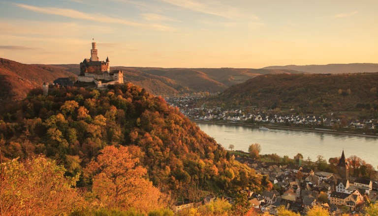 Rheinromantik im Weltkulturerbe: Die Marksburg im oberen Mittelrhein.