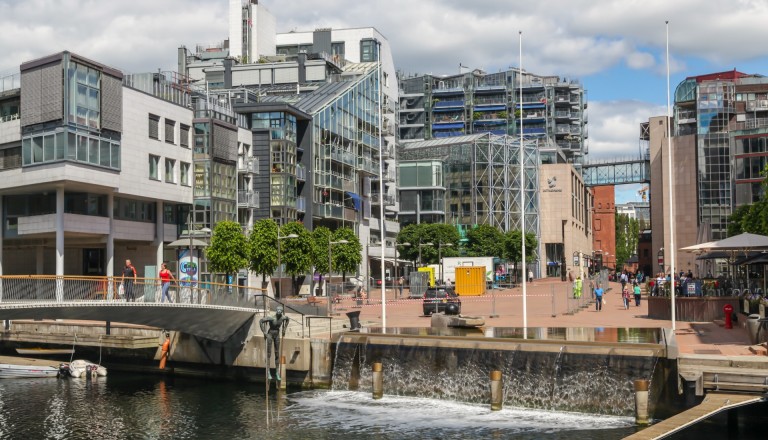Das beliebte Hafenviertel Aker Brygge in Oslo