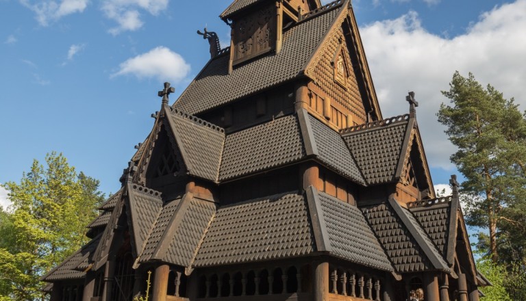 Rekonstruierte Kirche aus dem 13. Jh. im Freilichtmuseum Oslo.