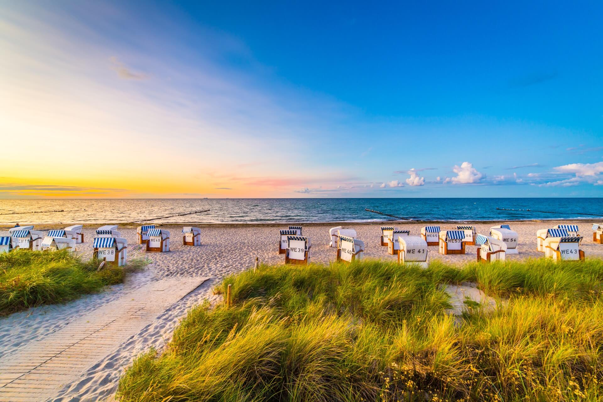 Ostsee-Familienurlaub-Strandkoerbe