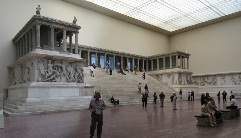 Hier das Pergamon Museum auf der Museumsinsel in Berlin.