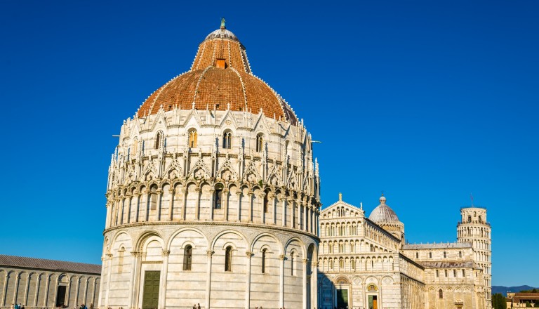 Und der Dom von Pisa. Das Beiwerk seines schiefen Glockenturms.