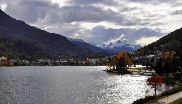 Atemberaubende Berge, glasklare Seen und jede Menge Spaß - St. Moritz und die Schweizer Alpen haben viel zu bieten.