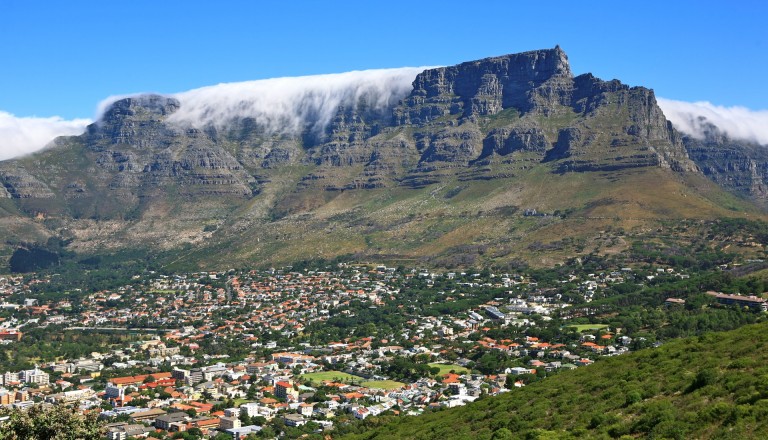 Wolkenphänomen am Tafelberg von Kapstadt.
