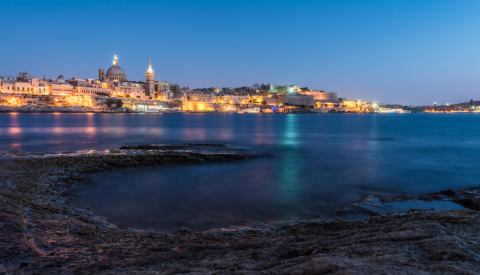 Valletta bei Nacht