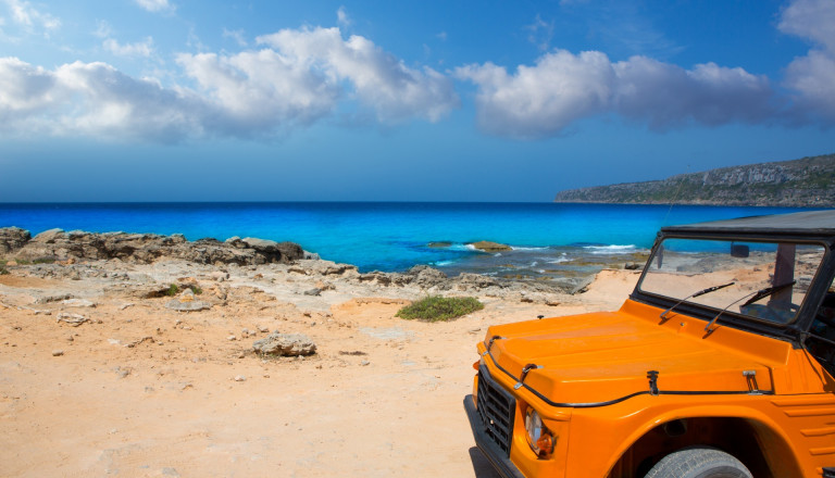 Jeep am Strand