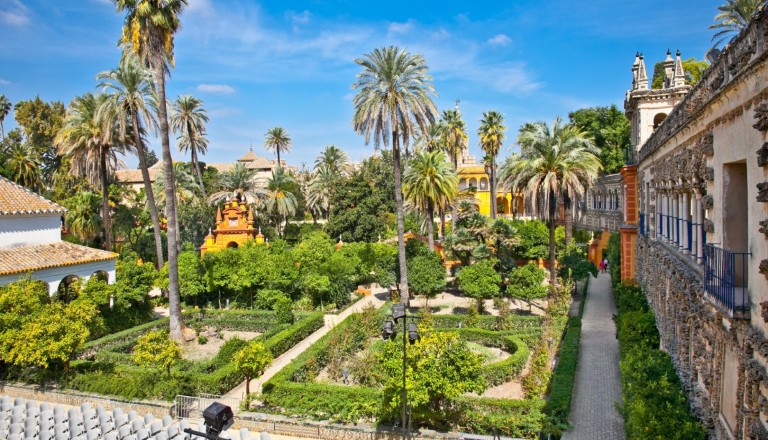Die Gärten des Königspalastes Alcázar in Sevilla.