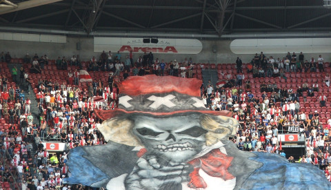 Die Fans von Ajax Amsterdam sorgen für Stimmung.