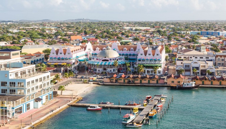 Die farbenfrohe Haupstadt Oranjestad. Reisen nach Aruba
