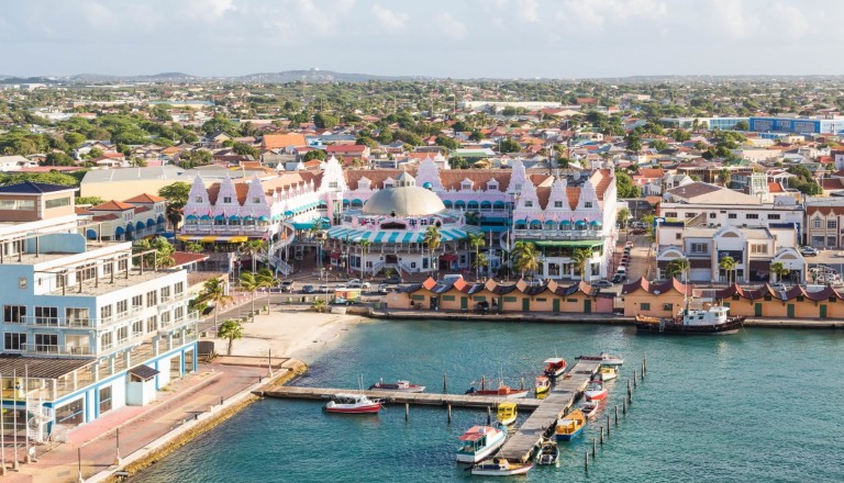 Die farbenfrohe Haupstadt Oranjestad. Reisen nach Aruba