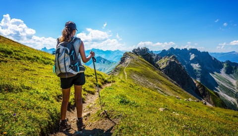 Backbacker im Gebirge