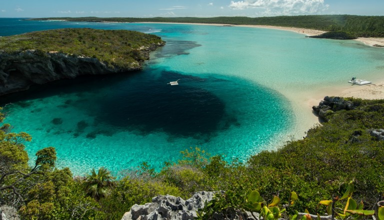 Die Blue Holes im Andros Nationalpark auf den Bahamas.