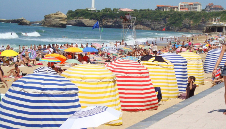 Surfen am Strand von Biarritz.