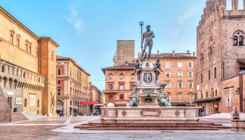Der Neptunbrunnen am Piazza del Nettuno in Bologna Sehenswürdigkeit