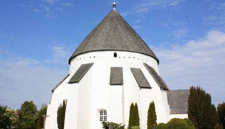 Die Osterlars Kirke aus dem Jahr 1150.