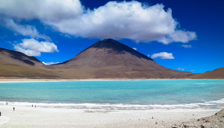 Der Salzsee in der Atacama Wüste ist ein Beispiel für Chiles Naturwunder.