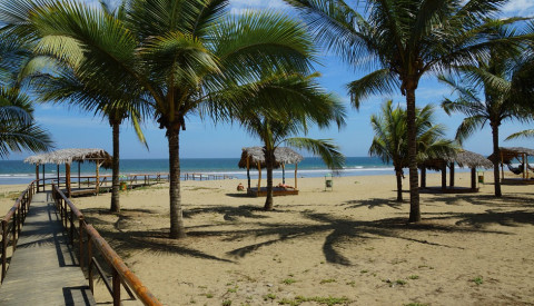 Hier unsere Top 5 der schönsten Strände in Ecuador. Abgebildet der Strand von Puerto Lopez.