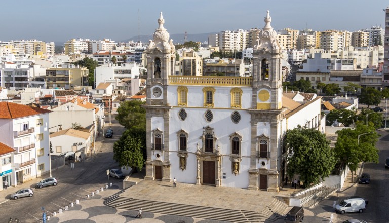 Die Kathedrale in Faros Altstadt. Algarve