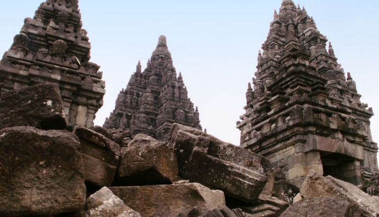 Indonesien ist ebenfalls das Land der tausend Tempel.