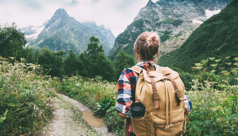 Frau wandern nachhaltig