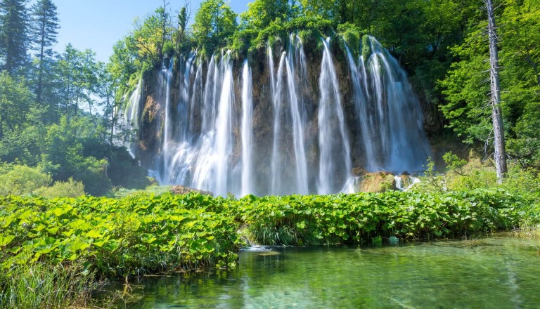 Der Galovak Wasserfall im Plitvica Nationalpark.