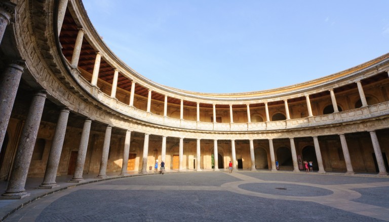 Der Palacio Carlos in der Alhambra. - Kultur in Granada.