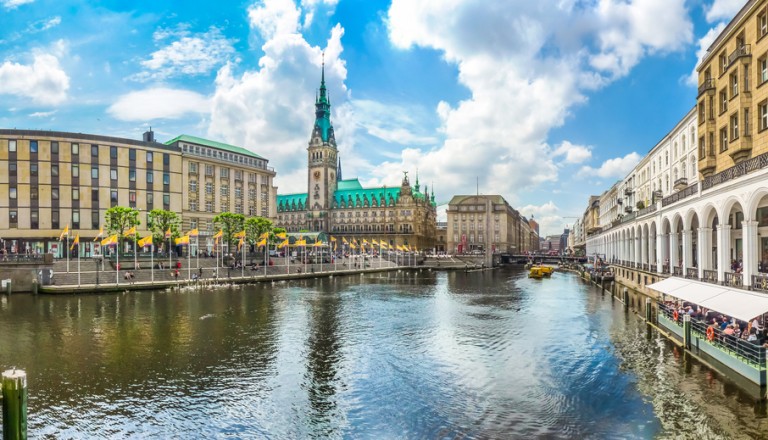 Hamburg an der Alster. Last Minute.