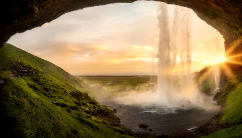 Island besitzt eine Vielzahl spektakulärer Wasserfälle.