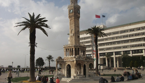 Der Uhrturm ist das Wahrzeichen von Izmir.
