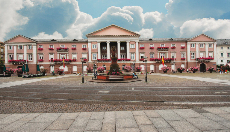 Das Rathaus am Marktplatz in Karlsruhe.