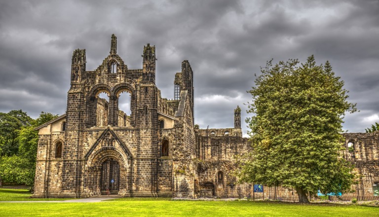 Die wildromantische Ruine der Kirkstall Abbey. Leeds.