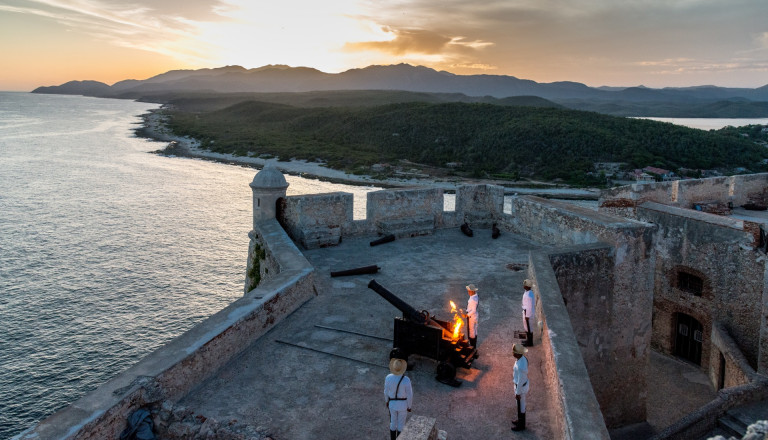 Die Festung El Morro von Santiago de Cuba. Pauschalreisen Kuba