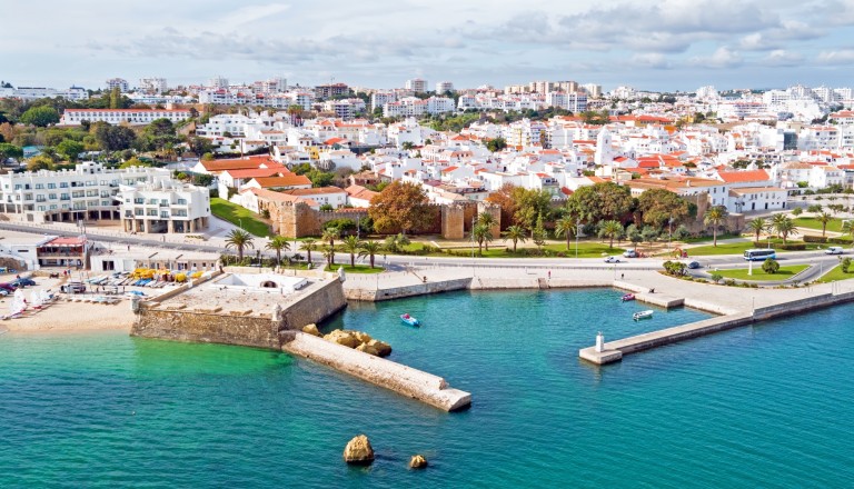 Lagos mit der Forte Bandeira. Algarve Reisen