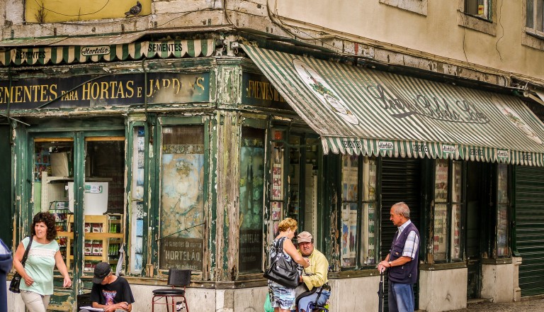 Straßenecke in Lissabon