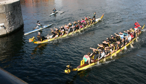 Bootsrennen beim Mersey River Festival im Juni in Liverpool