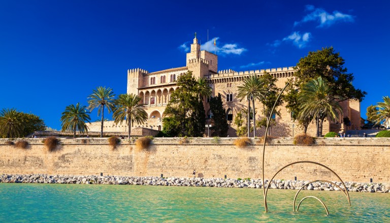 Der maurische Almudaina Palast in Palma de Mallorca.