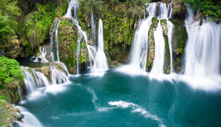 Die Martin Brod Wasserfälle im Una Nationalpark Bosnien.