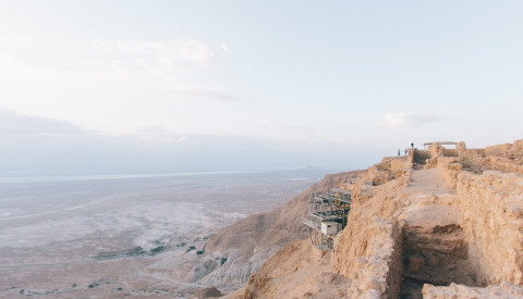 Der Masada National Park lädt zu atemberaubenden Wanderungen ein.