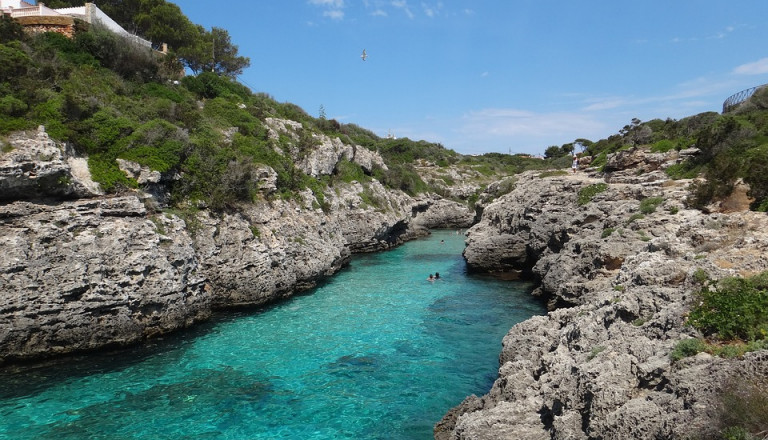 Erhaschen Sie Naturimpressionen auf Menorcas Wanderwegen.