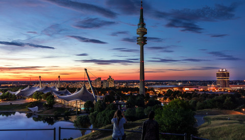 Der Olympiapark am Abend.